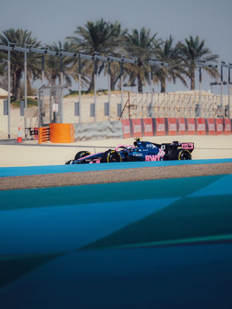 Franco Colapinto finalizó en el 6° lugar en el segundo día de ensayos en Baréin.