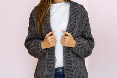 Furor por el cardigan: cómo llevar la prenda estrella de la temporada Foto: Shutterstock