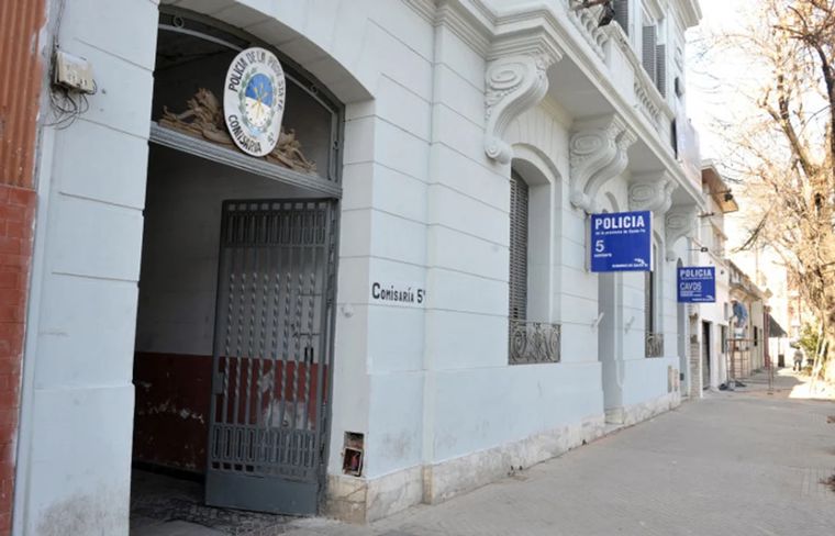 Los presos escaparon de la comisaría por un estacionamiento. Foto: NA