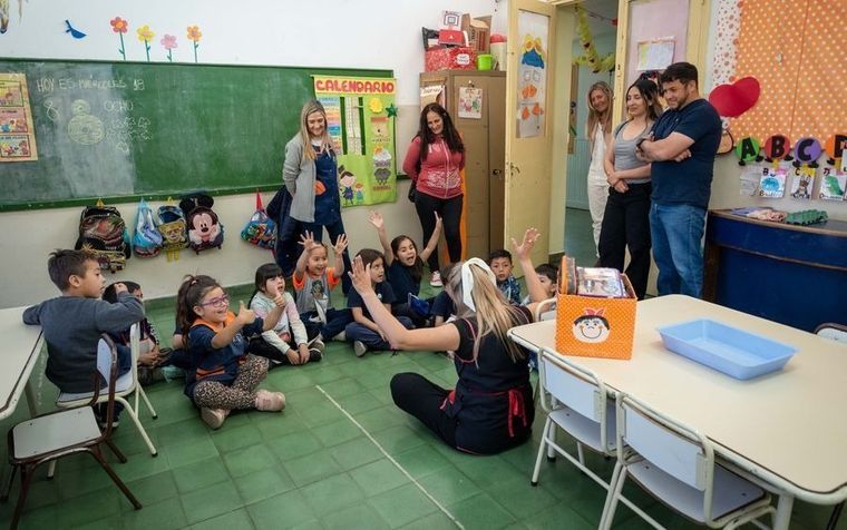Actividades que integran a familias, docentes y estudiantes en el inicio escolar. Actividades que integran a familias, docentes y estudiantes en el inicio escolar.