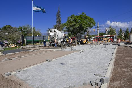 La intervención abarca todas las arterias que rodean la Terminal de Ómnibus y redefine el espacio público. La intervención abarca todas las arterias que rodean la Terminal de Ómnibus y redefine el espacio público.