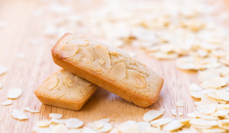 Descubre la receta tradicional de financiers de almendra franceses Foto: Shutterstock