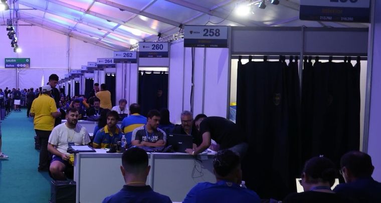 Los 13 mil socios votaron en mesas separadas. Foto: Boca Juniors