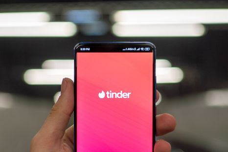 La menor de 17 años utilizaba la app de citas para engañar a sus víctimas (imagen ilustrativa) Foto: archivo La menor de 17 años utilizaba la app de citas para engañar a sus víctimas (imagen ilustrativa) Foto: archivo