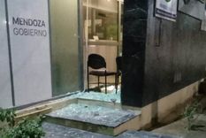 Así quedaron los vidrios y puertas de ingreso Foto: El Cuco Digital