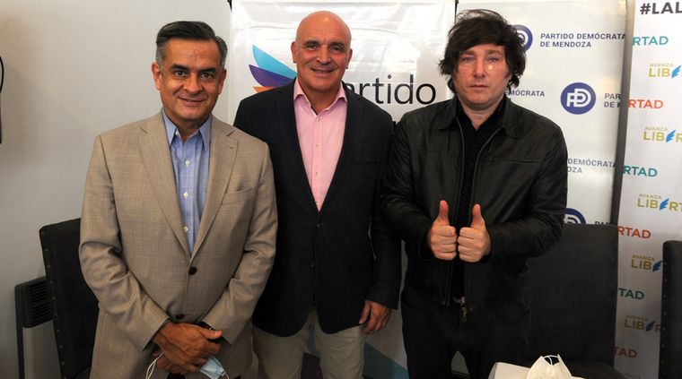 Rosales, Espert y Milei, hoy en la sede del PD. Foto: ALF PONCE MERCADO / MDZ