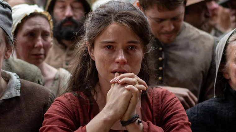 Jessie Buckley encarna a Agnes, la mujer de William Shakespeare, en Hamnet.