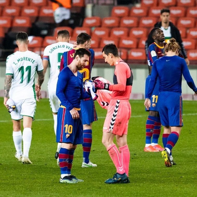 Lionel Messi y Édgar Badía, tras el partido. Foto: @SC_ESPN