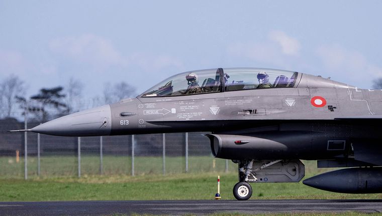 La fuerza aérea mostró como son los F-16 Foto: NA