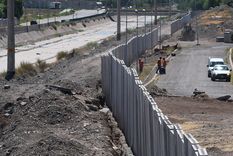 El muro que construye la UNCuyo es de mil metros lineales. Foto: ALF PONCE MERCADO / MDZ