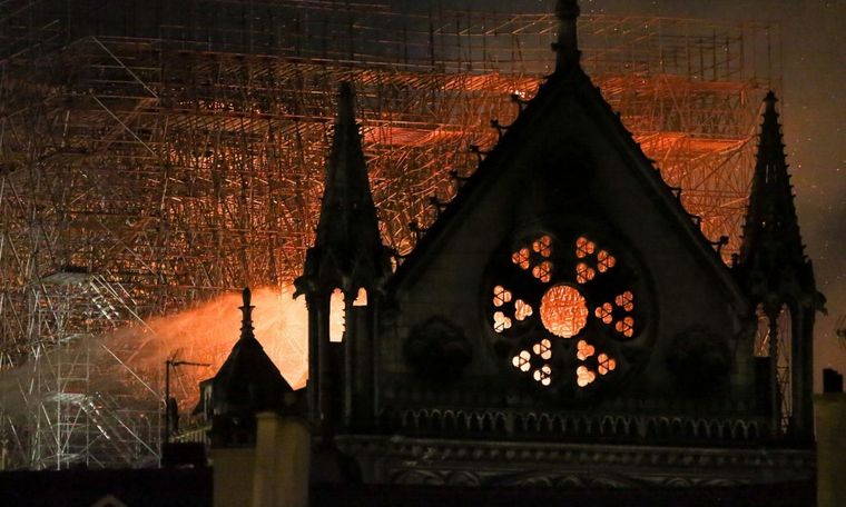 Notre Dame La iglesia de Nuestra Señora de París sufrió un grave incendio doce meses atrás.