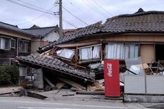 Hay informes de personas atrapadas bajo los escombros de sus casas derrumbadas. Foto: Reuters