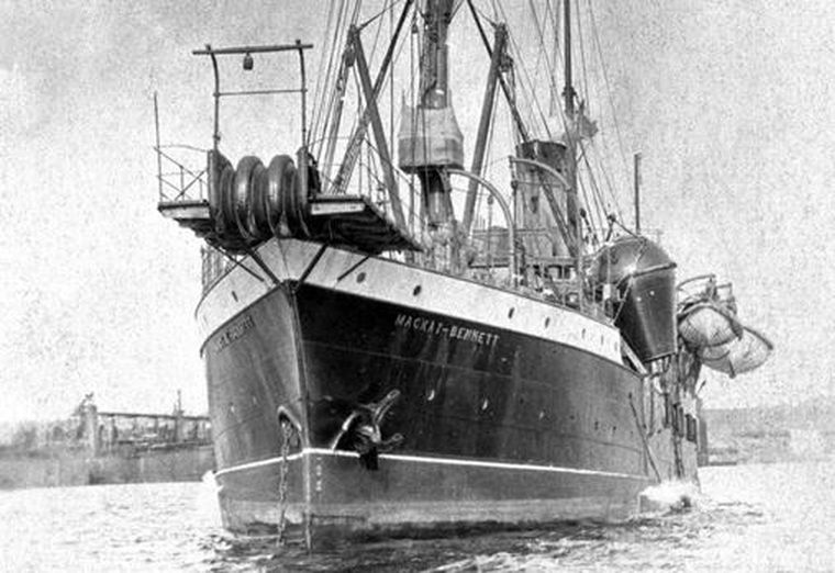 El Mackay-Bennett tuvo la difícil tarea de recuperar cuerpos y objetos que quedaron en las frías aguas del Atlántico Norte. El Mackay-Bennett tuvo la difícil tarea de recuperar cuerpos y objetos que quedaron en las frías aguas del Atlántico Norte.