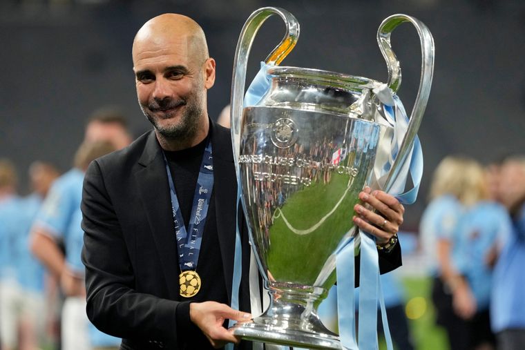 Pep Guardiola también tiene 3 Champions. Pep Guardiola también tiene 3 Champions.
