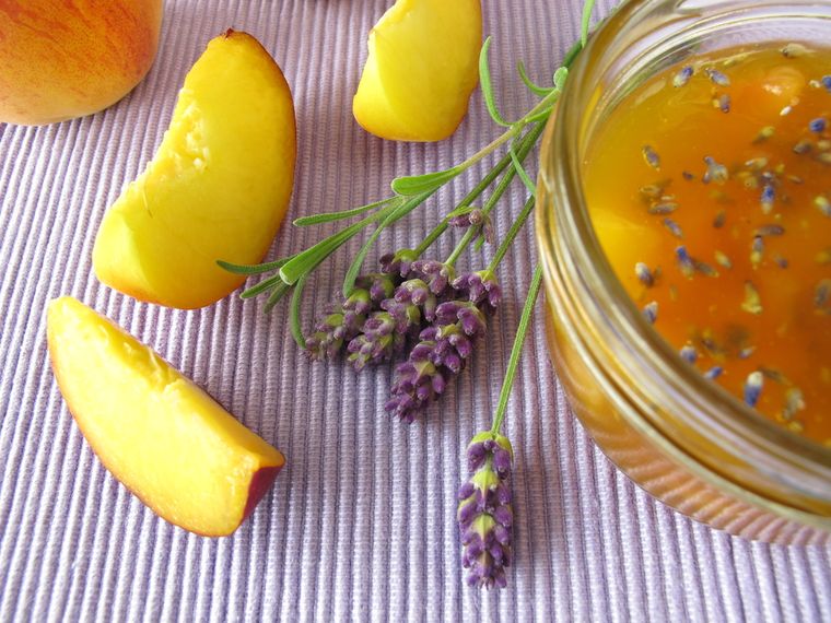 El durazno es una fruta originaria de China y se cultiva desde hace más de 4,000 años, perfecta para recetas de mermeladas por su dulzura natural. El durazno es una fruta originaria de China y se cultiva desde hace más de 4,000 años, perfecta para recetas de mermeladas por su dulzura natural.