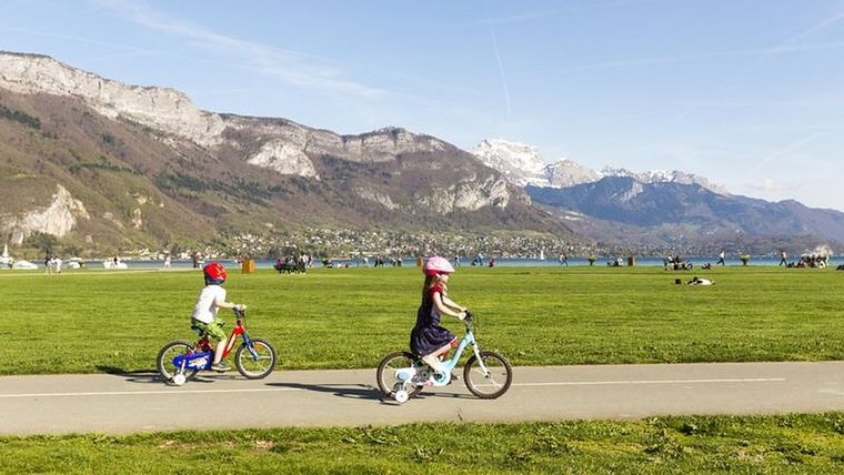 El lago de Annecy está ubicado a unos 560 kilómetros de París. Foto: GETTY IMAGES