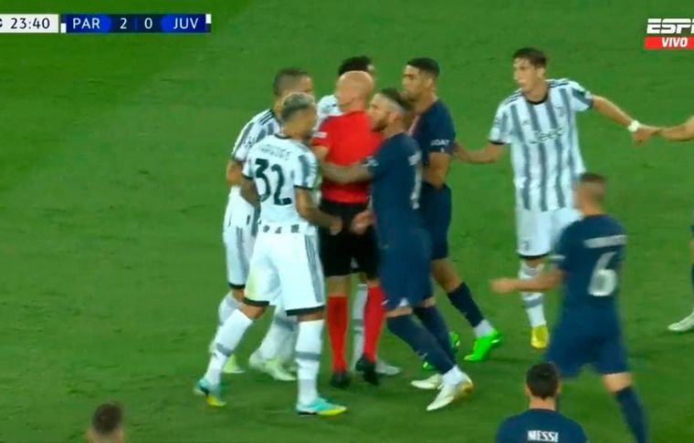 Paredes y Sergio Ramos se agarraron en el PSG-Juventus de la primera fecha de la fase de grupos de la Champions.