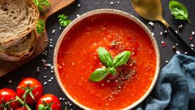 Increíble receta de sopa de tomate y albahaca lista en 15 minutos. Increíble receta de sopa de tomate y albahaca lista en 15 minutos.