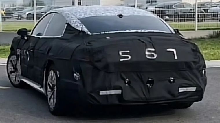 La nueva variante del coche eléctrico Xiaomi prioriza la comodidad sobre la deportividad. La nueva variante del coche eléctrico Xiaomi prioriza la comodidad sobre la deportividad.