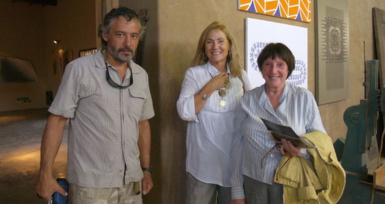 El dueño de casa, Pablo Lavoisier recibió a sus amigas, Priscille Chompard y Chantal Dumonceau, de Bodega Atamisque. Foto: Gentileza Gabriela Aizcorbe