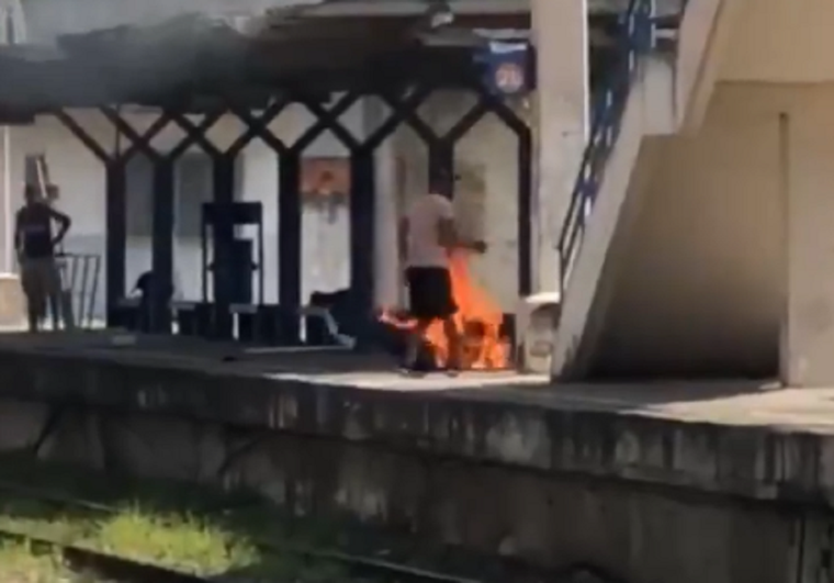 Un hombre prendió fuego a su expareja Foto: captura video