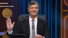 El presentador intimó al actor. El presentador intimó al actor.