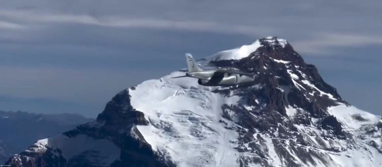 El momento en el que se sobrevoló el Aconcagua Foto: captura de video