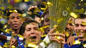 El festejo de Enzo con la copa. El volante de la Selección argentina marcó un gol y dio una asistencia en la final. ¿Se va al Real Madrid? Foto: @Conf_League