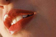 Para tener la boca perfecta y el rostro fresco hace falta tener en cuenta el cuidado de las comisuras de los labios. Foto: El Español