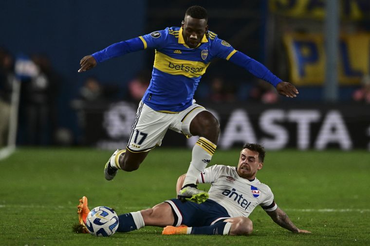 Nacional y Boca empataron en Uruguay y está todo abierto Foto: Télam