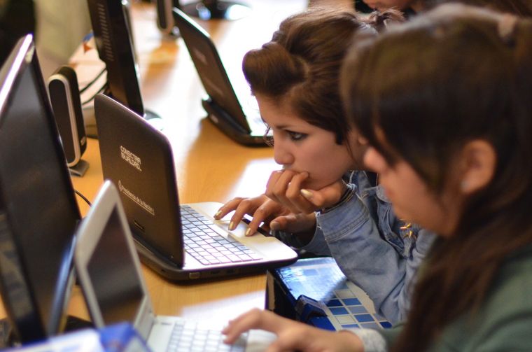 Según el informe de ACIJ y Aministía Internacional Argentina si bien el Estado se comprometió en 2022 a asegurar la conectividad en el 90% de las escuelas del país, sólo alcanzó en 56,5% Foto: archivo