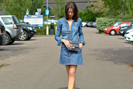 ¿Minifaldas de jean? ¡Por supuesto que sí! Foto: Michelle Tyler