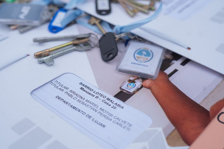 Entrega de viviendas del IPV en Luján de Cuyo. Entrega de viviendas del IPV en Luján de Cuyo.