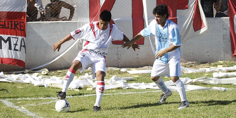 Huracán Las Heras apabulló al equipo del Este provincial. Foto: Gonzalo Bravo / MDZ