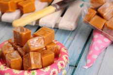 Caramelos de dulce de leche caseros: receta cremosa y muy dulce.