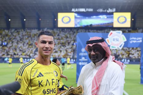 Cristiano Ronaldo metió un doblete en la goleada del Al-Nassr y quedó muy cerca de los 1000 goles.