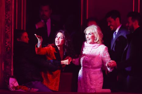 La diva de El Trece no dudó en presenciar el espectáculo pese al frío y la alta hora de la noche. La diva de El Trece no dudó en presenciar el espectáculo pese al frío y la alta hora de la noche.