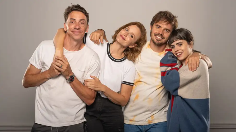 Gonzalo Suárez, Brenda Gandini, Benjamín Rojas y Sofía Morandi protagonizan Escape Room en el teatro. Foto: Gentileza Soy Prensa.