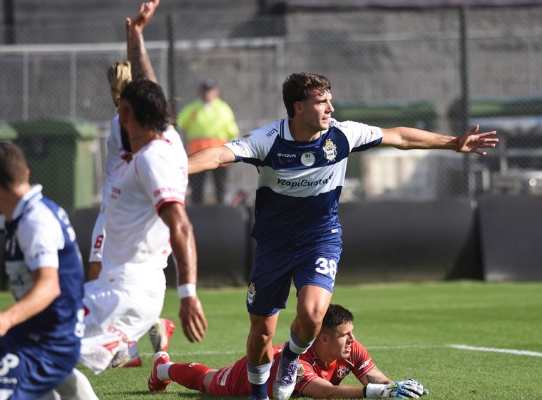Gimnasia eliminó a Barracas en el Estadio Chiqui Tapia y enfrentará a Estudiantes en semis.