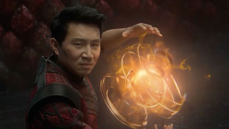 Foto: https://los40.cl/2021/actor-de-shang-chi-recordo-su-curioso-pasado-era-modelo-para-banco-de-fotos-90080.html