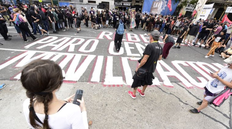 Sindicalistas y manifestantes no escondieron su rechazo ante la decisión de la CGT, tildada como un paro dominguero y tardio.