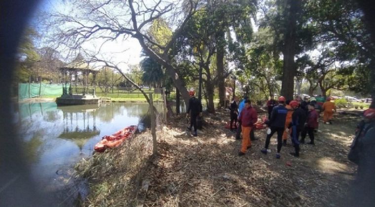 Hallan el cadáver de un hombre en uno de los lagos del barrio de Palermo Foto: NA