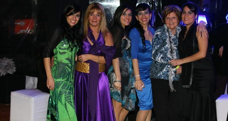 Amigas de fiesta: las más lindas y piropeadas de la noche. Foto: Gentileza