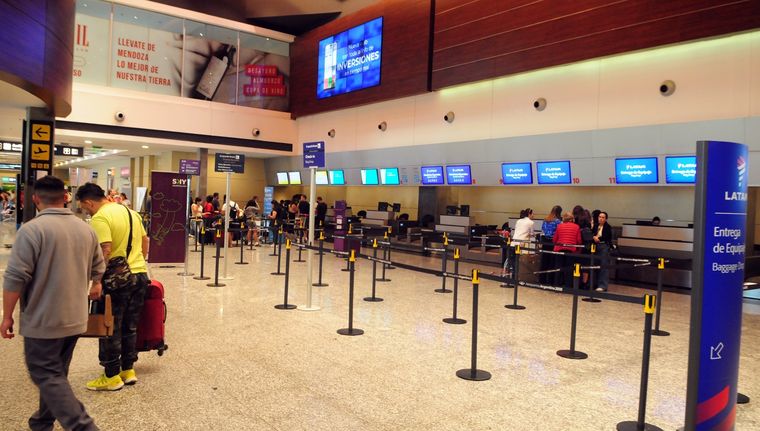 Toda la información declarada será registrada en el Sistema de Ingreso y Egreso de Valores y compartida con la Unidad de Información Financiera (UIF). Foto: ALF PONCE MERCADO / MDZ