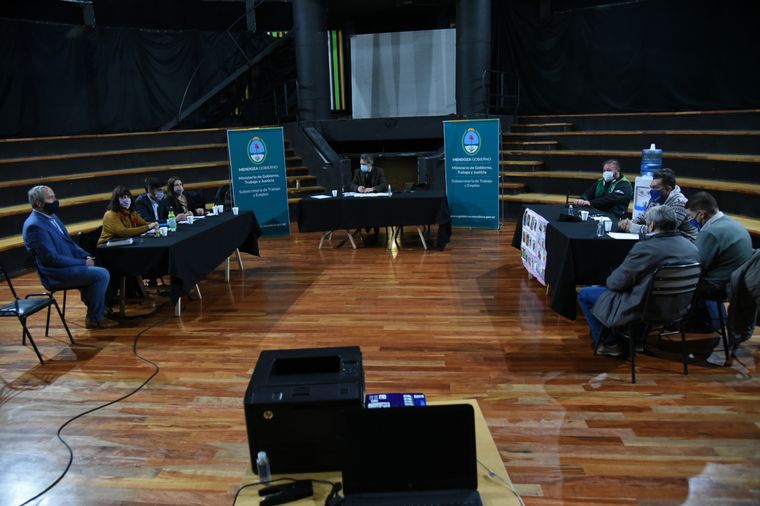 La reunión entre el Gobierno y los gremios estatales fracasó. Foto: Gobierno de Mendoza