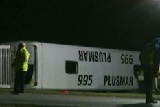 El micro volcó a la altura de Chascomús y hay al menos 2 muertos y 20 heridos