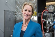La profesora Arnold trabaja en el departamento de ingeniería química de Caltech.