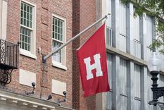 Una jueza federal de Boston detuvo de forma provisoria la medida del Gobierno de Trump que impedía a la universidad de Harvard inscribir alumnos internacionales. Foto: Shutterstock