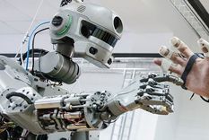 Los rusos ya disponen sus robots antitanques. Foto: Tass. Los rusos ya disponen sus robots antitanques. Foto: Tass.