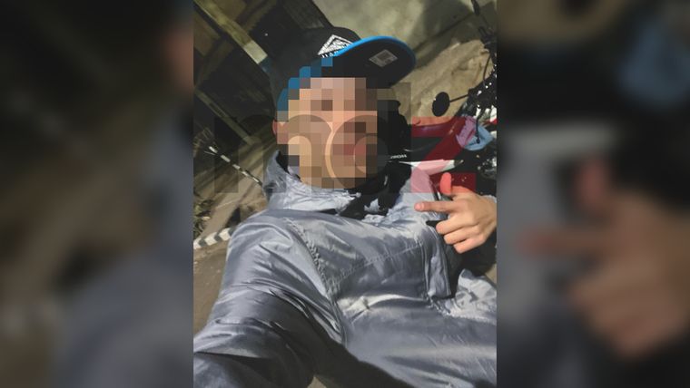 Nahuel Arce González tiene 18 años y lo capturaron con un revólver y drogas listas para la venta. (Se pixela el rostro porque puede pasar a rueda de personas)